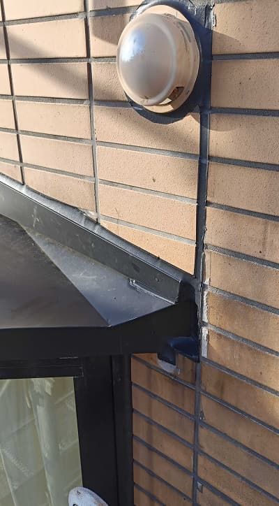 函館の戸建て住宅の出窓部分板金取り換え施工後