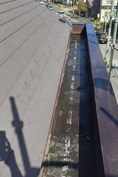木造住宅屋根板金劣化部　防水工事前