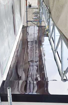 函館市戸建て住宅の玄関フード上：塗装後の綺麗な屋根2