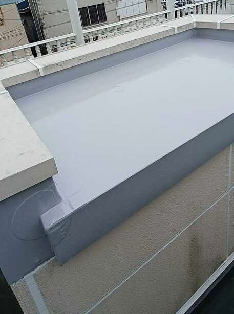 函館市内施設の既存塩ビ防水へのウレタン防水工事後
